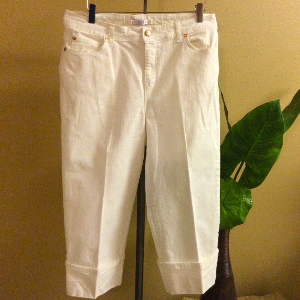 Bill Blass White Capri Jeans